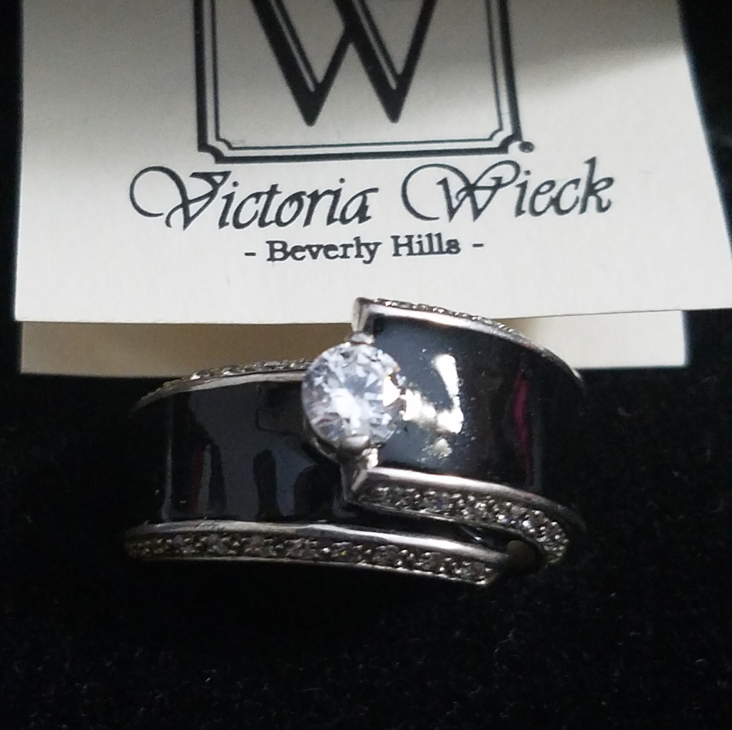 Victoria Wieck Black Enamel Ring Ribbon 45$